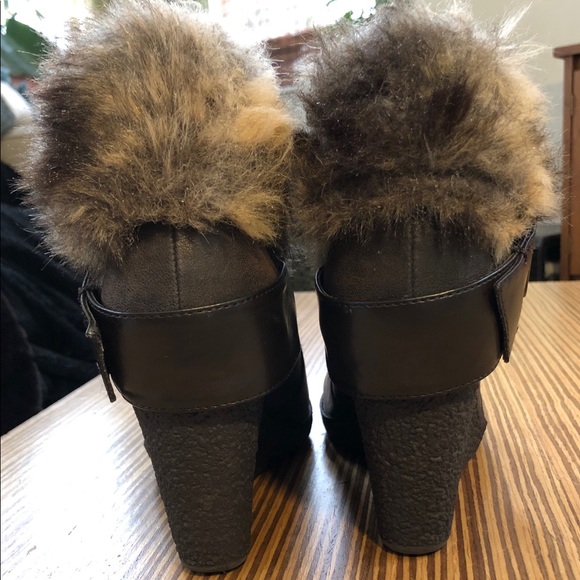 Nine & Co faux fur brown wedge booties - Picture 2 of 6